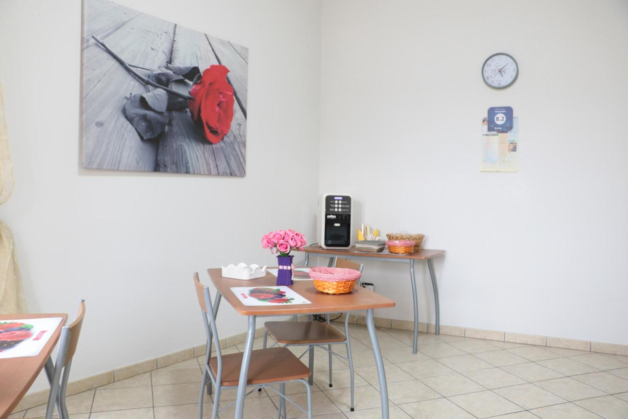 The Maze Vibo B&B วีโบ วาเลนเซีย ภายนอก รูปภาพ