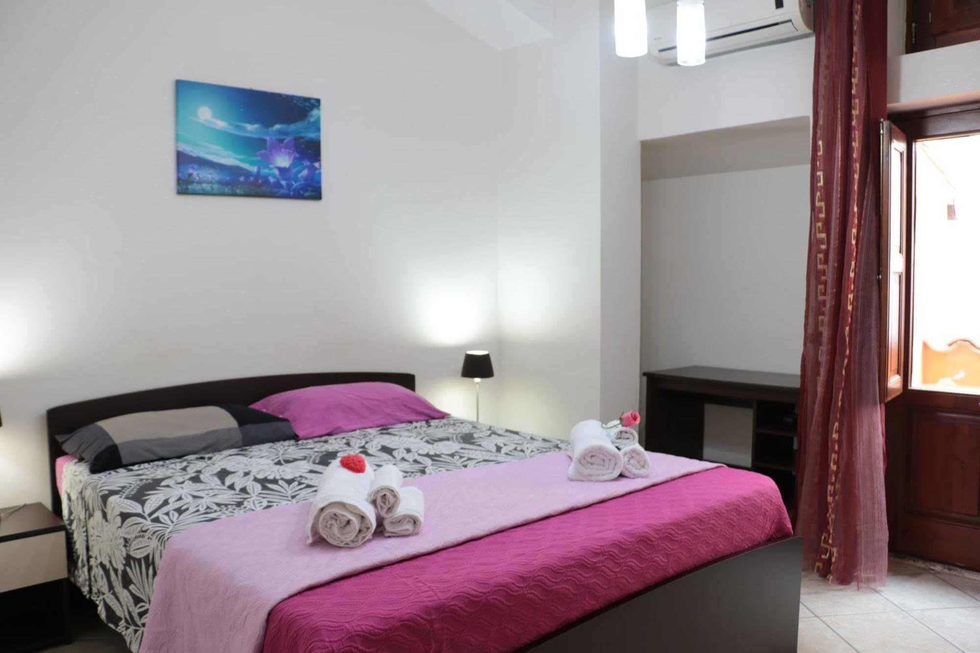 The Maze Vibo B&B วีโบ วาเลนเซีย ภายนอก รูปภาพ
