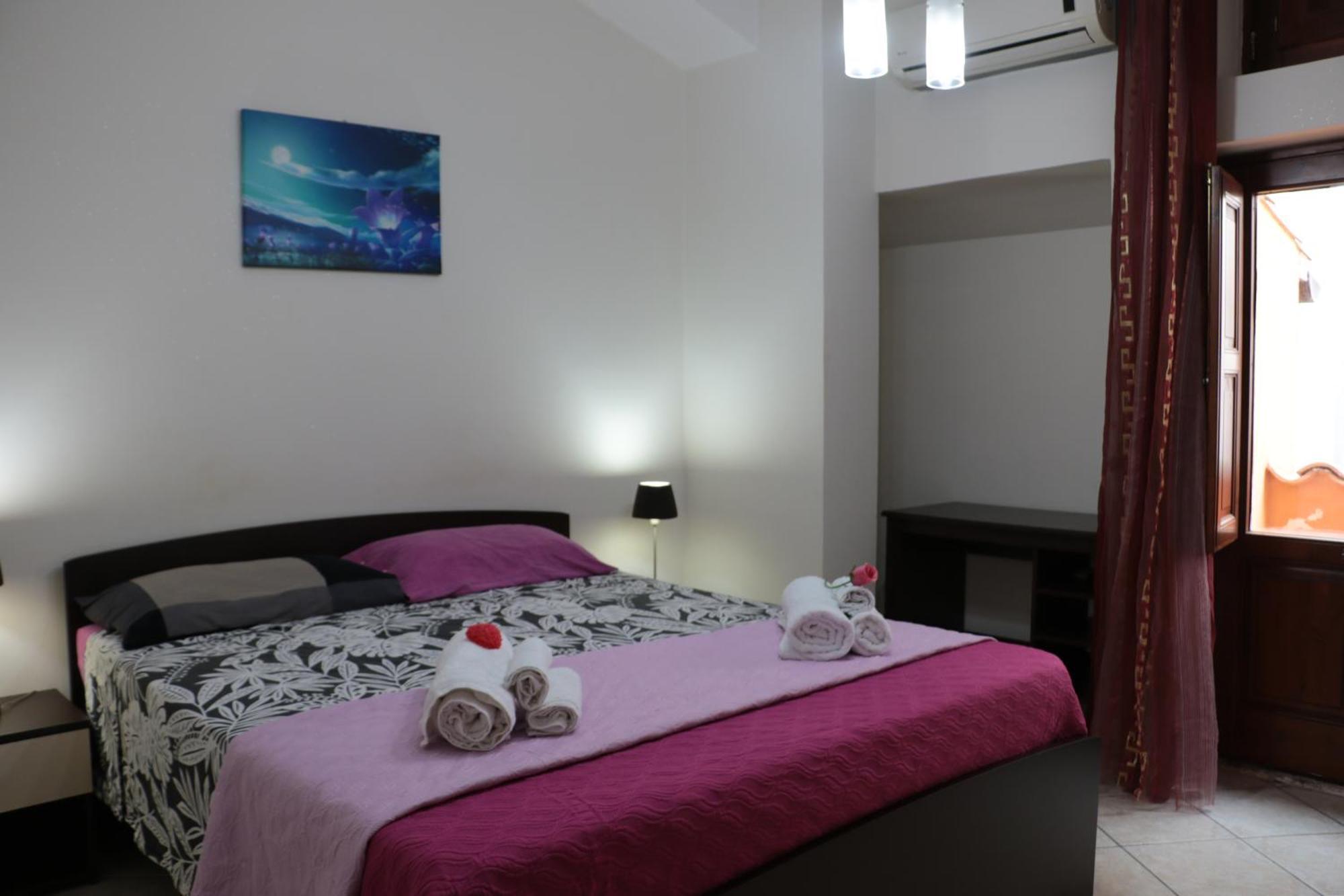 The Maze Vibo B&B วีโบ วาเลนเซีย ภายนอก รูปภาพ